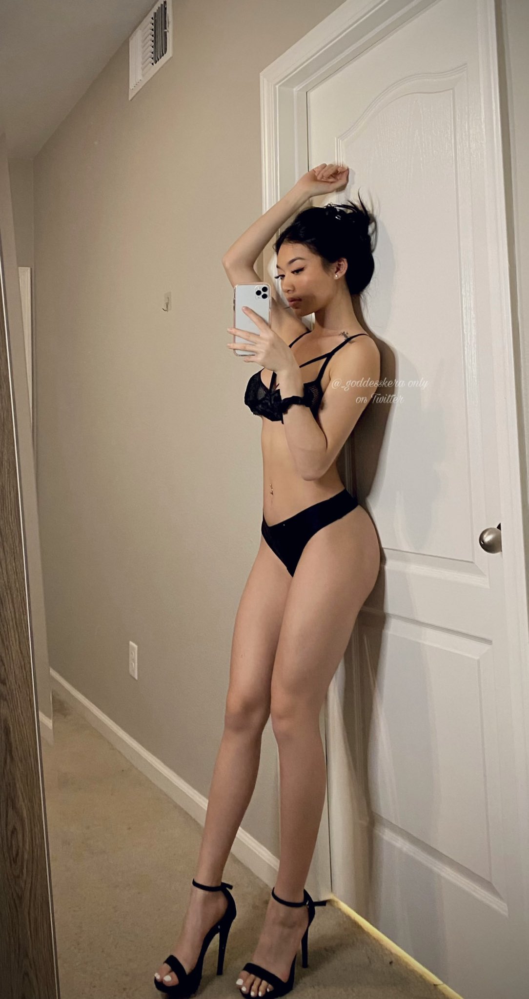 TW Pornstars - 2 pic. 𝐆𝐎𝐃𝐃𝐄𝐒𝐒 𝐊𝐄𝐑𝐀🗡. Twitter. LEGS FOR DAYS 🖤.  8:46 PM - 16 Mar 2022