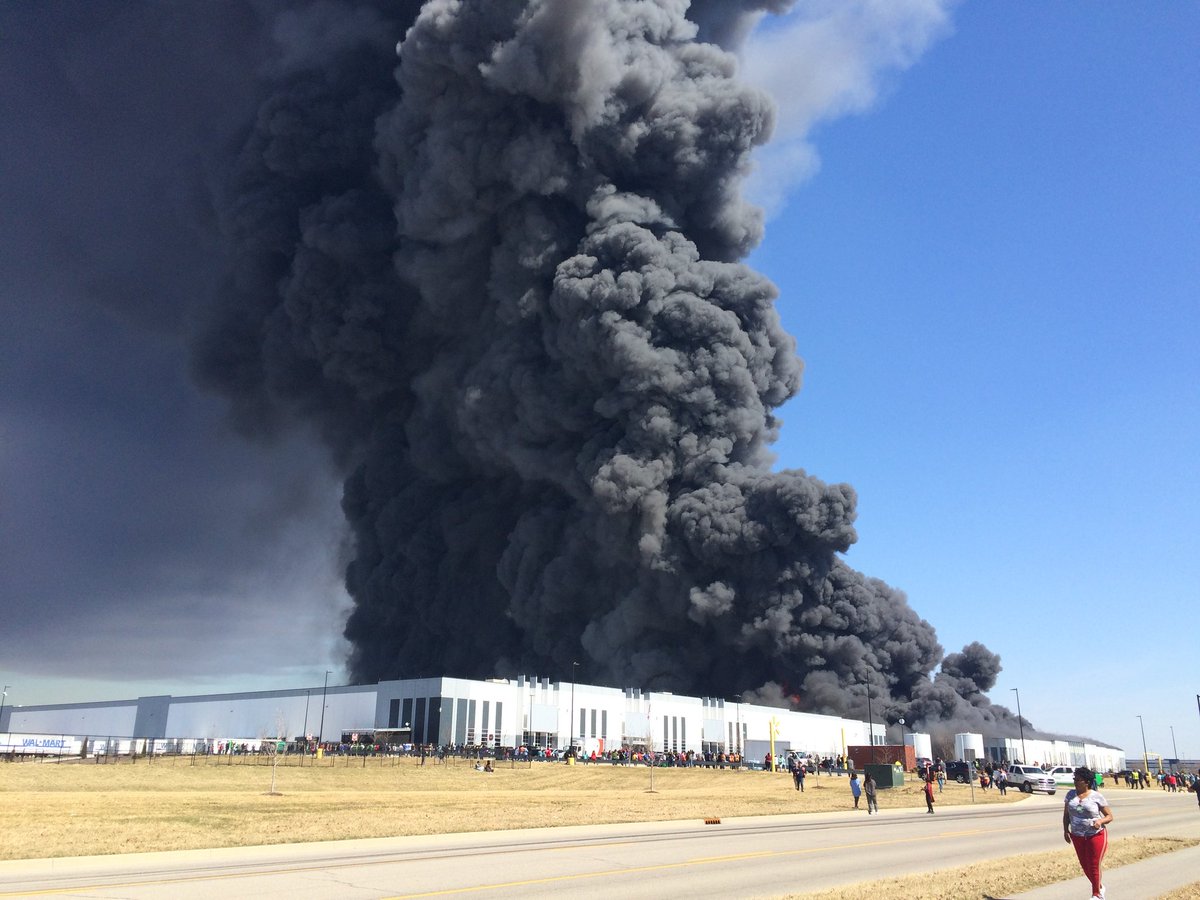 RockinghamAlert's tweet photo. #Breaking (OOA) Plainfield, IN *MULTI ALARM FIRE* 9590 Allpoints Parkway (Walmart/Sam's Club Distribution Center) - Heavy fire throughout a large commercial warehouse, all companies pulled from the building due to deteriorating conditions - 3/16 - 15:45 #PlainfieldIN https://t.co/oNHWUD5YQg