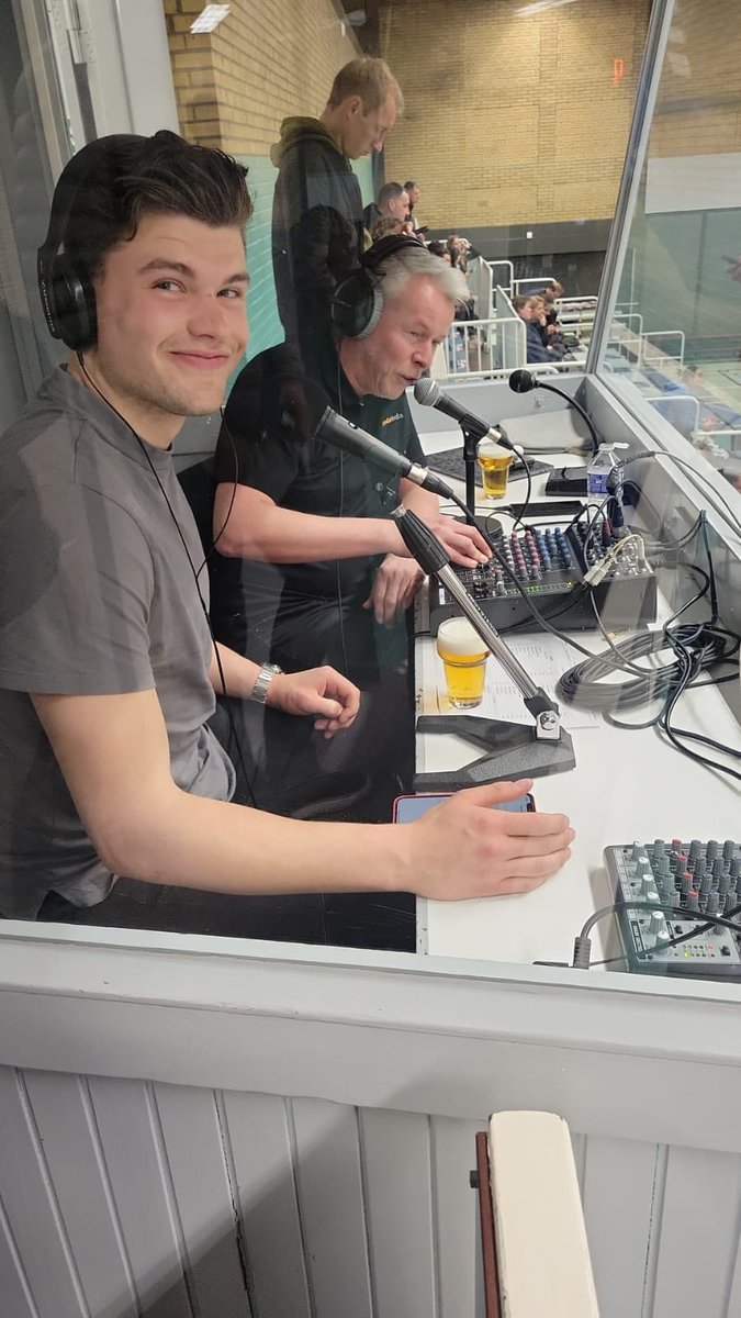 Topcommentaar van een Werkendammer en een Apeldoorner bij de wedstrijd <a href="/1Voltena/">Voltena Dames 1</a> dames1 tegen <a href="/Dynamovolleybal/">Draisma Dynamo Volleybal</a> dames1. Terugkijken en genieten!!! <a href="/nevobo/">Nevobo</a> <a href="/radioAFMnl/">Radio A-FM</a>