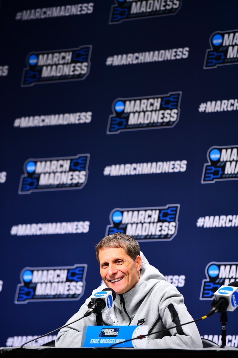 RazorbackMBB's tweet photo. All smiles https://t.co/Kq41AZWQGN
