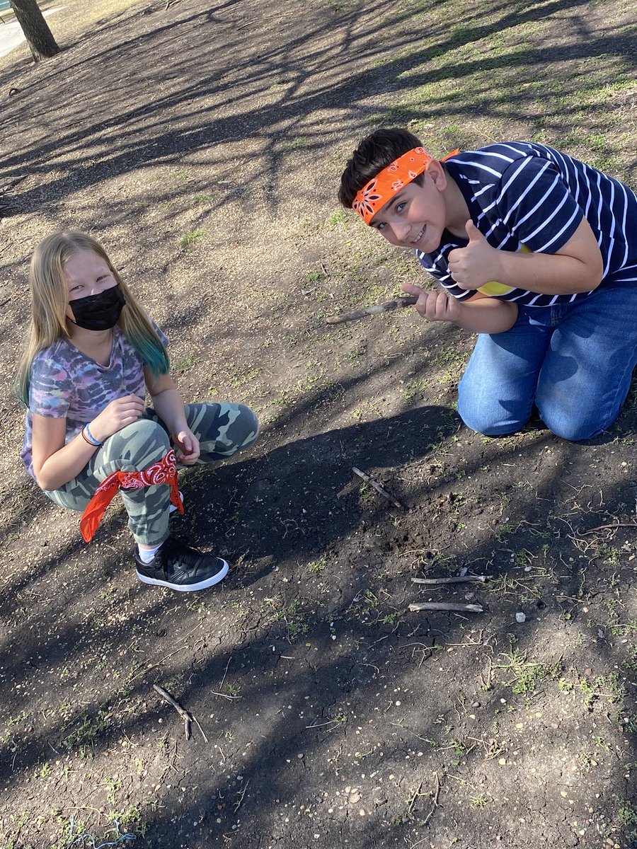 MzRoss4's tweet photo. Instead of playing at recess, they can’t stop the Investigating Invertebrates lesson from this morning! And, he actually found a larvae!! #CampOnCampus @ThomasTexans1 @pisdoutdoor https://t.co/6WwAkJoF2b