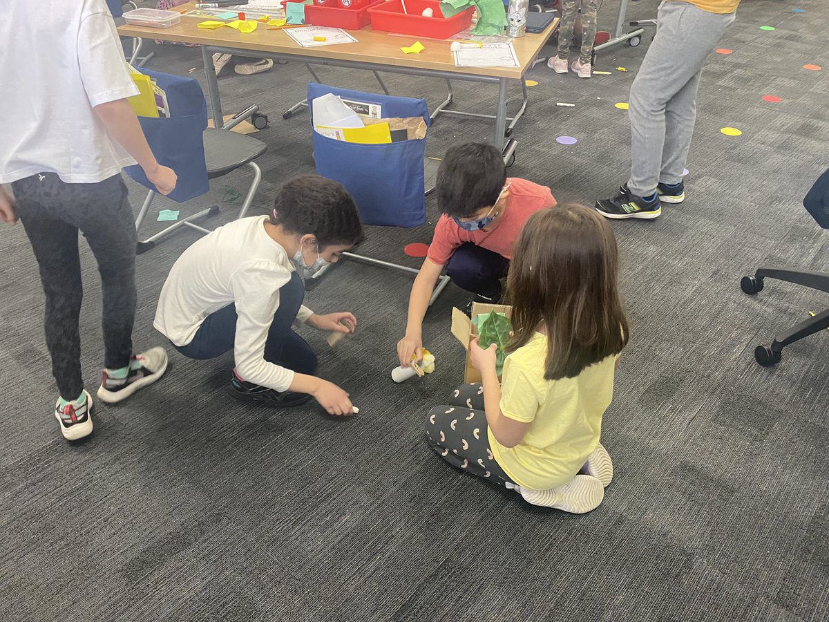 MrsCappelenKCSD's tweet photo. The energy in the room was contagious as these kiddos designed and built traps to catch a leprechaun! 💚🍀 https://t.co/kISrVDRPlY