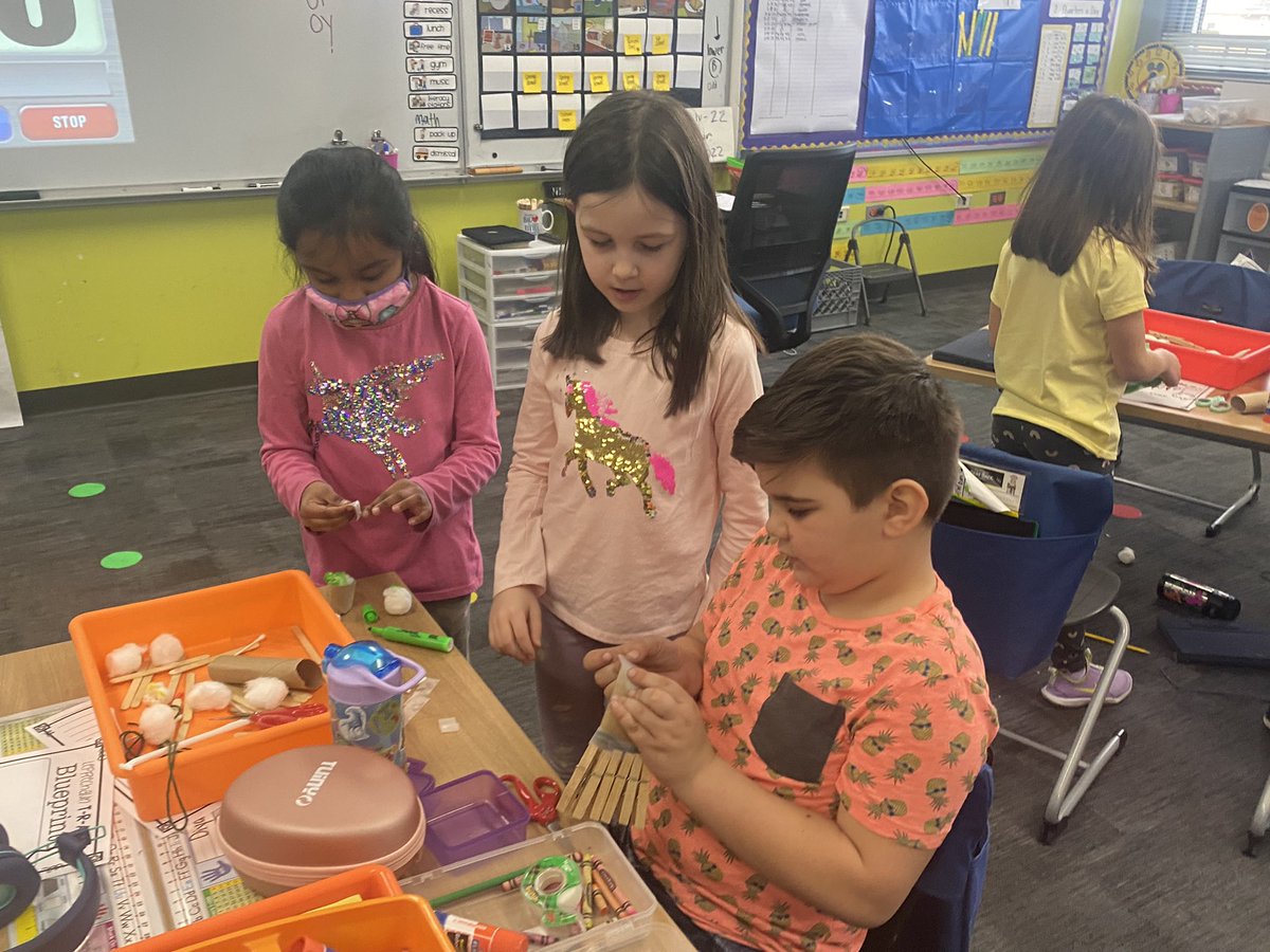 MrsCappelenKCSD's tweet photo. The energy in the room was contagious as these kiddos designed and built traps to catch a leprechaun! 💚🍀 https://t.co/kISrVDRPlY