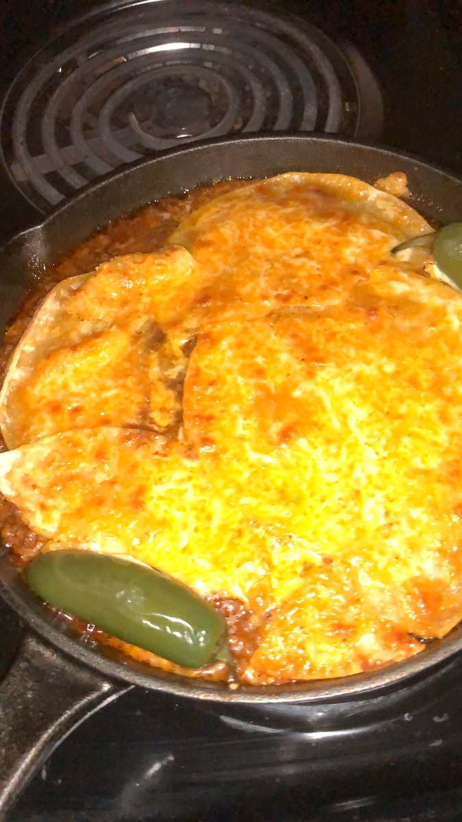 YNACafe17's tweet photo. IYKYK 😋 #ByeWinter #Snugglefoods #Homemade #Chilly #ironskillet #Corntortillas https://t.co/A7ZnYYsKhD