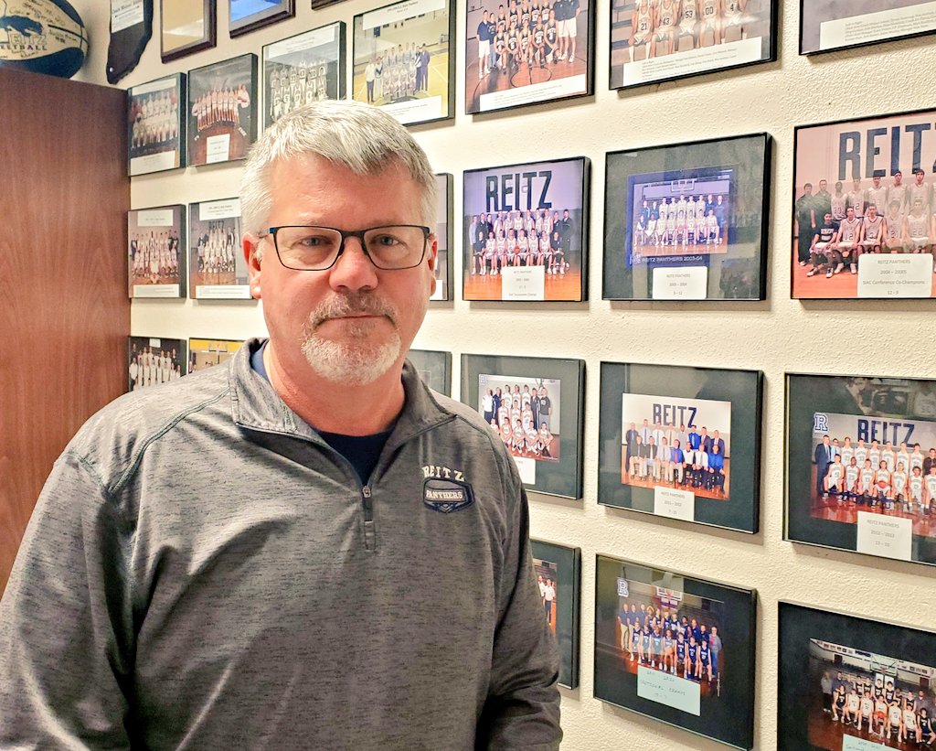 Nick_Baumgart's tweet image. Heard Mike Adams retired at Reitz after 457 W &amp;amp; 31 years. 2015 state finals appearance, 8 Sectionals. Evv hoops LEGEND. Made me feel old. My 1st HS gm vs Coach at Reitz. Friends ever since. In Dec, said he "wasnt going 2 be around forever." Spidey sense said 'snap a pic' ⤵️ (1/2)