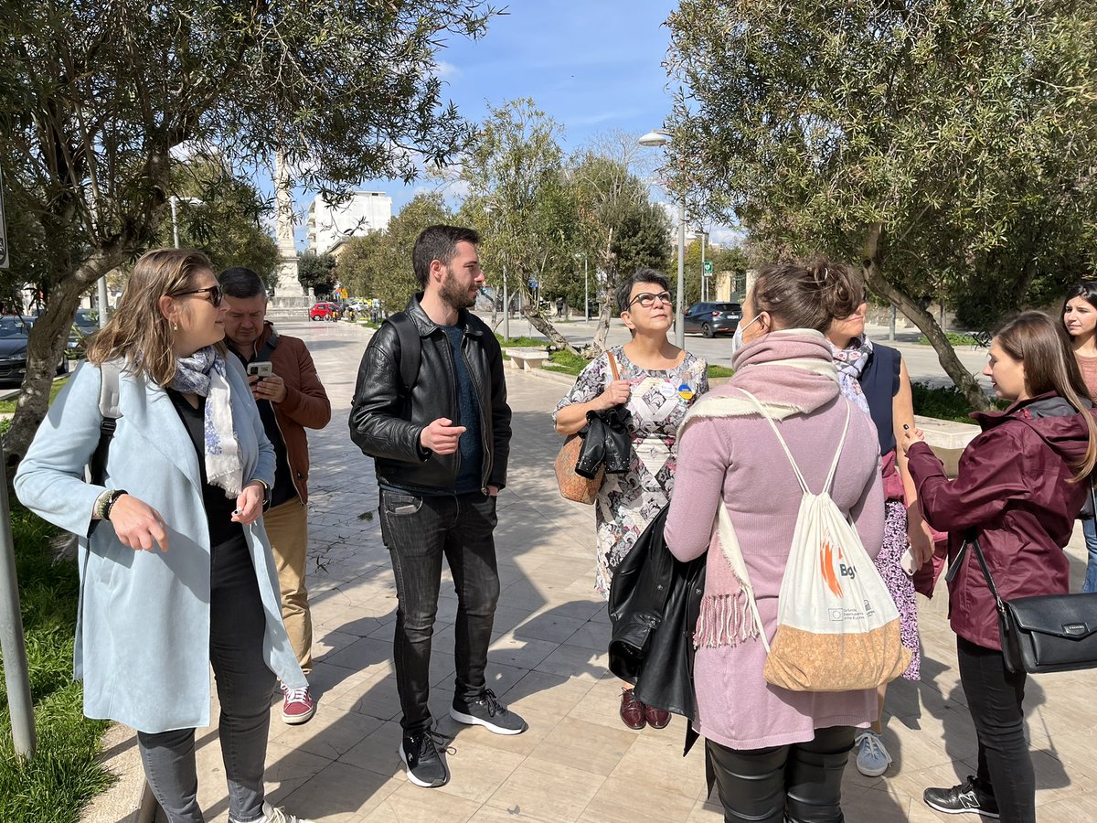 ArrabalAID's tweet photo. En #Lecce en encuentro de seguimiento y evaluación del proyecto #ArtBridge #ErasmusPlus donde entidades de #Polonia 🇵🇱, #Portugal 🇵🇹, #España 🇪🇸 e #Italia 🇮🇹 planificamos actividades y conocemos herramientas en torno a la arteterapia. https://t.co/rWfyWpulDE