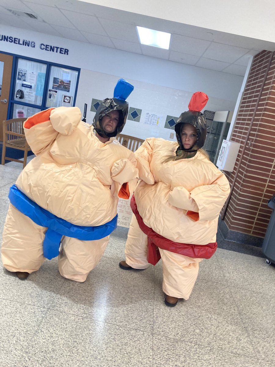 MrsNStiger's tweet photo. The things we do #ftk #wyproud #sumosuit @contresbiology https://t.co/vmiRsRLp0n