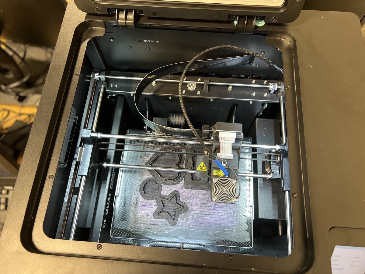 RcsCareer's tweet photo. How cool! Manufacturing and Food/Nutrition class joined forces for a joint lesson! Manufacturing helped the nutrition class design cookie cutters and print them. The nutrition class is helping manufacturing students use the cookie cutters and bake!#1Rome https://t.co/6QZZb3gxFy