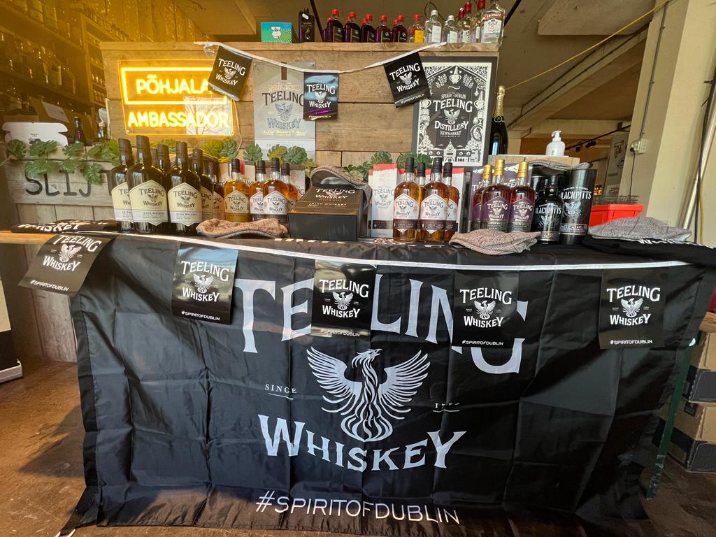 Dit is de inzending van Bie de Bolle uit Goes voor de Teeling St. Patrick's Day Actie. We zien een fantastische display waar je niet om heen kan 🍀. Probeer Teeling maar te negeren!

Proost 🥃🍷