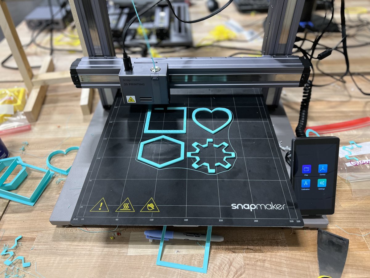 RcsCareer's tweet photo. How cool! Manufacturing and Food/Nutrition class joined forces for a joint lesson! Manufacturing helped the nutrition class design cookie cutters and print them. The nutrition class is helping manufacturing students use the cookie cutters and bake!#1Rome https://t.co/6QZZb3gxFy