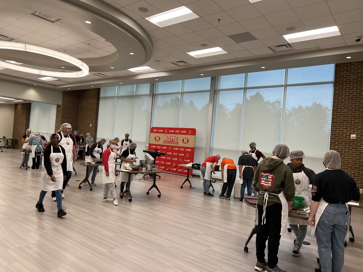 RcsCareer's tweet photo. How cool! Manufacturing and Food/Nutrition class joined forces for a joint lesson! Manufacturing helped the nutrition class design cookie cutters and print them. The nutrition class is helping manufacturing students use the cookie cutters and bake!#1Rome https://t.co/6QZZb3gxFy