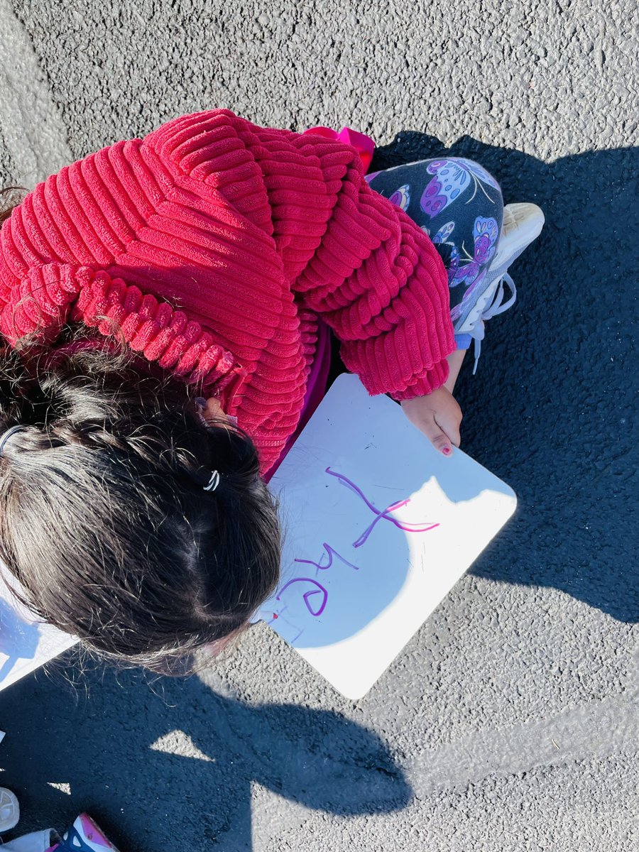 MrsMatthewsPF's tweet photo. PF ♥️’s using movement to form connections when practicing sight words, especially on such a beautiful 🌞 day! @CherryLaneES @SuffernCSD @AngelaAguilar39 @IMSEOG #wholebodylearning #awesomeintheordinary https://t.co/gBJhekYpe6