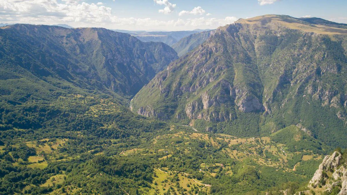 meanderbug's tweet image. Above the Mountains Katun is now available through the Meanderbug App as well as the nearby #hiking routes. Amazing couple or family destination to experience #katun life, #organic foods, and one-of-a-kind nature.