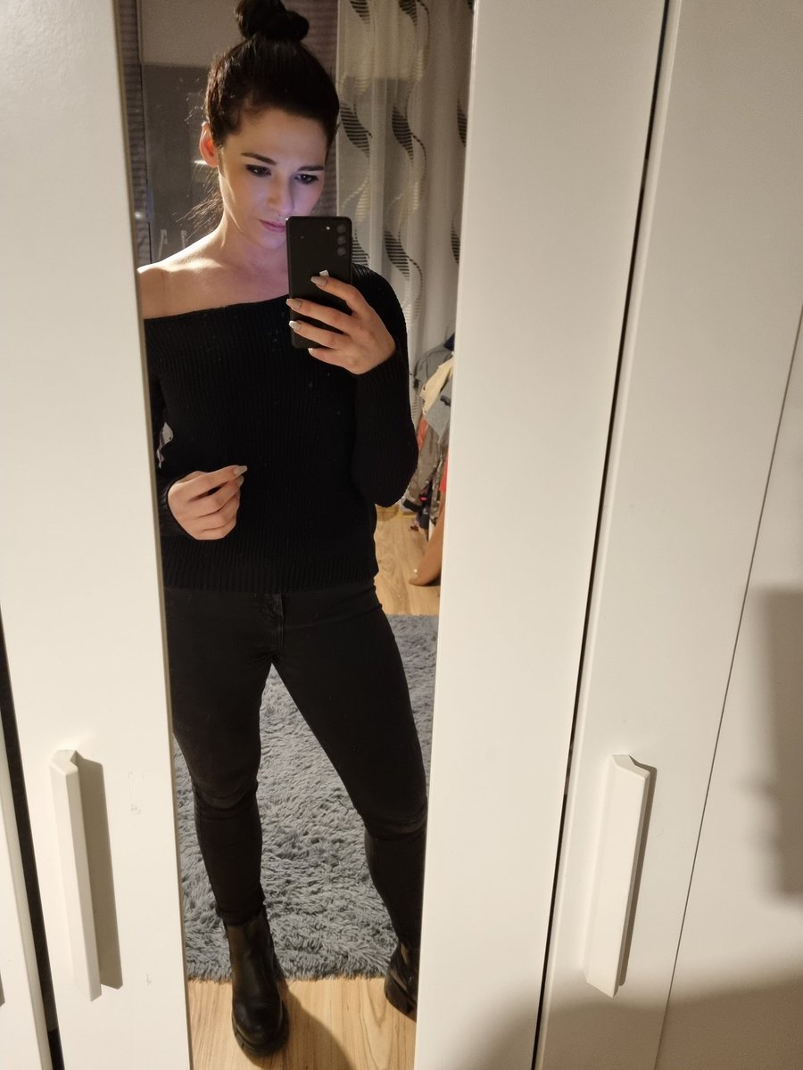 GoddessMaggie92's tweet photo. Bergfest 🎉 ich hab Lust ein Kinto so richtig zu ficken 😈 am liebsten mit einem Rtgame 🔥🔥🔥
#findom #absatzlecker #paypigs #looser #sklave #gelschwein #Fussfötzchen https://t.co/DoPDQ9tdCS