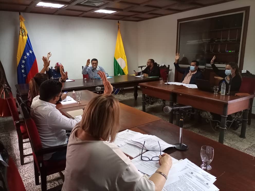johanyanez85's tweet photo. Hemos aprobado en 2da discusión la reforma de la ley de timbres fiscales del estado Bolivariano de Nueva Esparta de manera unánime, seguimos desde el @clebne_oficial trabajando en función de los más genuinos intereses de nuestras islas..!! https://t.co/OqvXamoATV