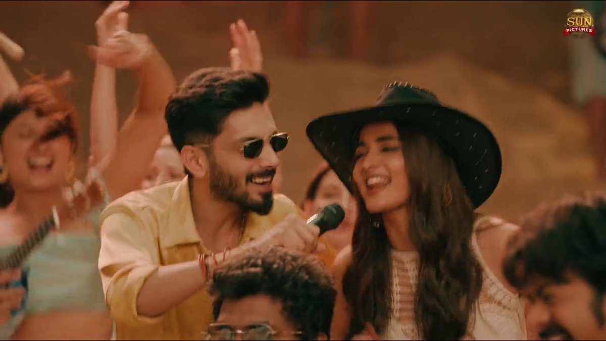 kollywoodnow's tweet photo. 🍹😎Super cool CHILLAX🥳️ no. from #ThalapathyVijay💫🕺.. Jolly'aa oru ✌️🤩Gymkaanaa #Beast2ndsingle💿🎶 - #JollyOGymkhana💃🥁🤙 is slated to release🎉 on March 19th📆.
#Thalapathy #Vijay👕🧔 - #Anirudh👨🎤 - #NelsonDilipkumar🤠 - #PoojaHegde👗👱♀️
#Beast #BeastUpdate @sunpictures https://t.co/thykO5kWPS