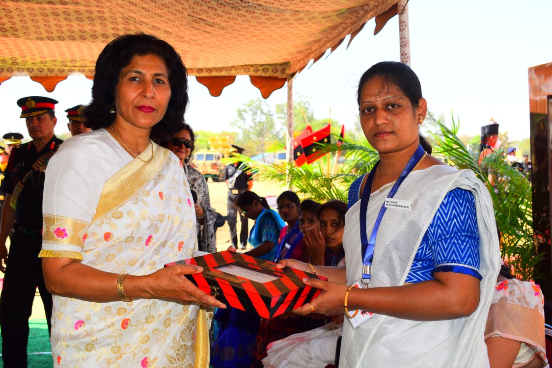 IaSouthern's tweet photo. Mrs Anita Nain, Regional President #AWWA  interacted with Veer Naris of #Bravehearts of #Galwan during #SouthernCommandInvestiture Ceremony at #Bhopal and assured them of continued support and assistance.Veer Naris will always and ever remain an inspiration for all.
#WeCare https://t.co/tjO2FCAuUZ
