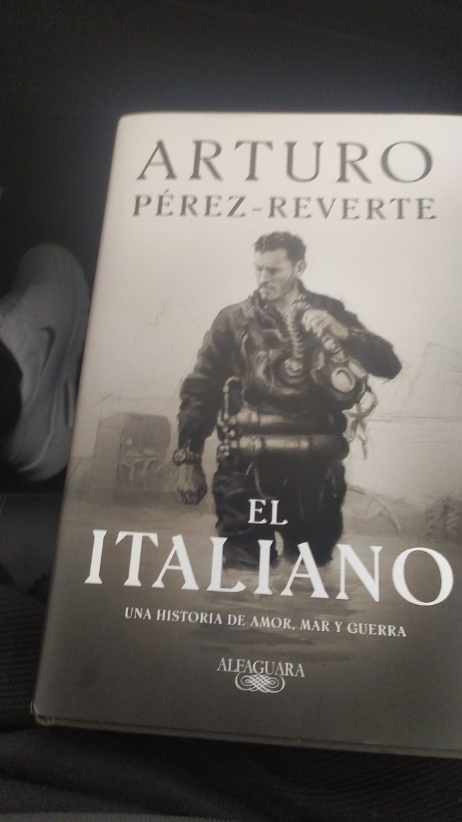 xFUREZ's tweet photo. Hoy soy un chaval feliz!  Ésta sería mi 4ªNovela de este pedazo de autor @perezreverte  pa ra mi la punta de lanza siempre será Cabo Trafalgar. Y las aventuras del Cpt. Alatriste  A ver qué nos espera en esta! https://t.co/uSr0b8EwmI