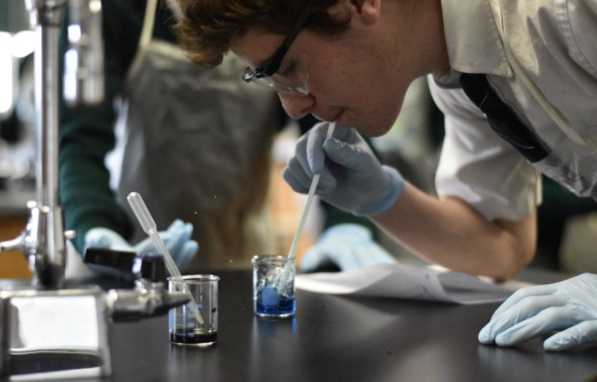 AngeloMilicia's tweet photo. Honors Biology students examined effects of exercise on rate of cellular respiration. They measured breathing rate, heart rate, and carbon dioxide production to determine the rate of ATP production through aerobic respiration. #STEM #experientiallearning #ImagineCreateInnovate https://t.co/ctMmFhYzNM
