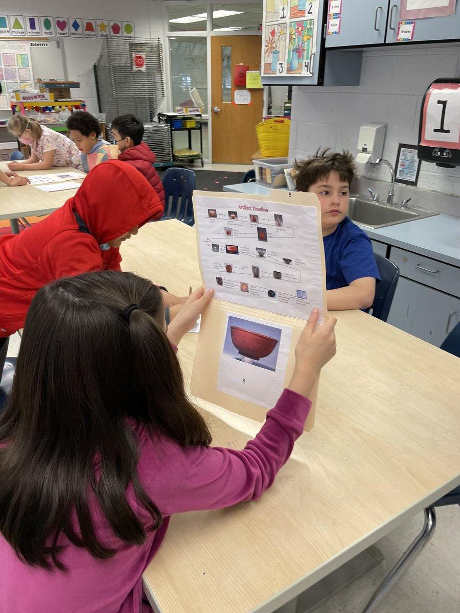 artwithMsFlo's tweet photo. @FairhillES  4th graders stepped into the shoes of archeologists and investigated clay vessels from a round the world to make guesses about their function! Next step is creating their own clay vessels. @FCPSfinearts @FCPSR2 https://t.co/pz5BeVCuJ2