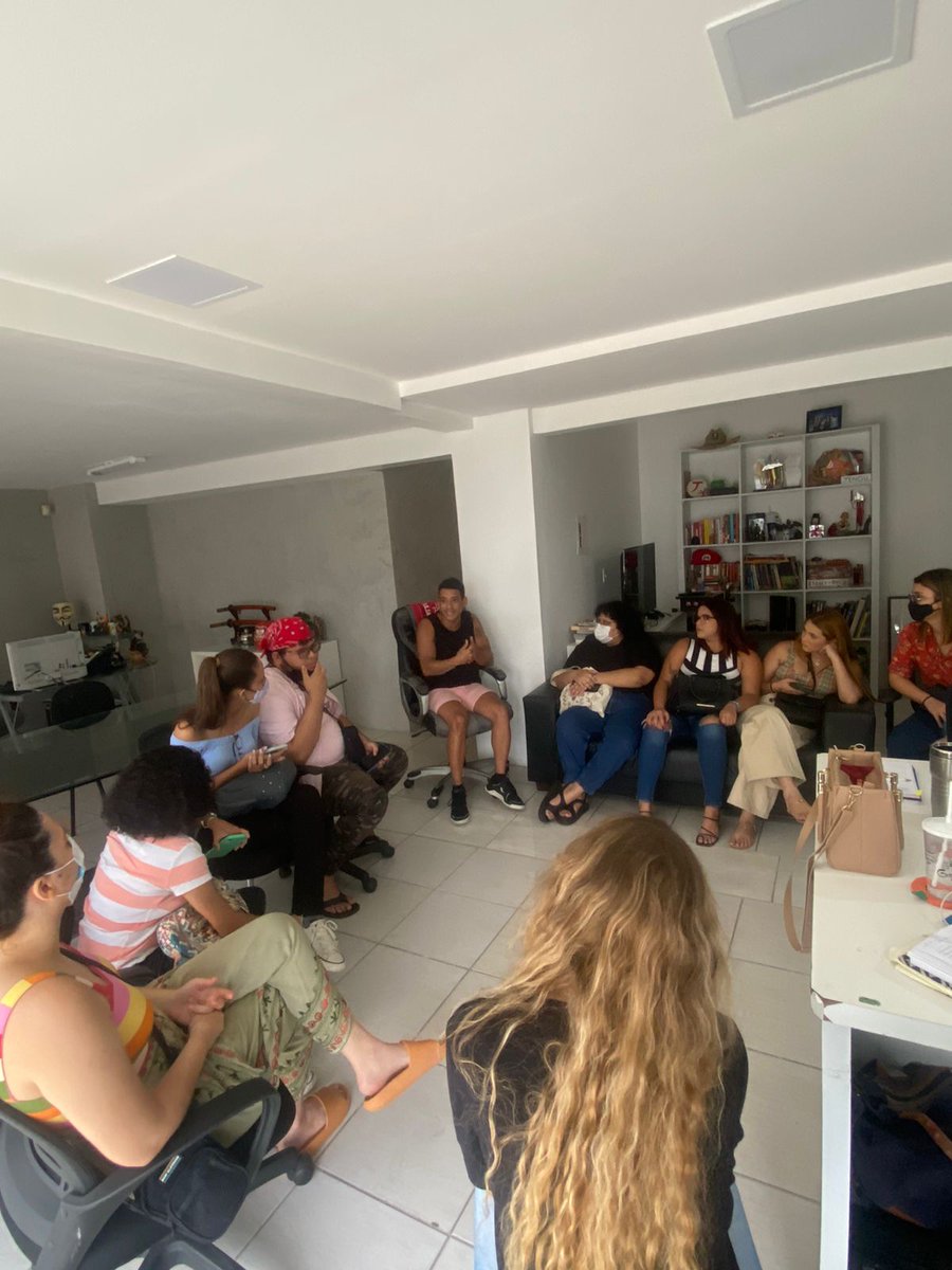igormeda's tweet photo. Hoje na agência rolou a visita da galera do 7° período de Publicidade.
Bom demais trocar uma ideia com a galera que tá vindo pro mercado, nele ou em formação.
👊🏾👺
#GoTengu https://t.co/mJcHBwx9nz
