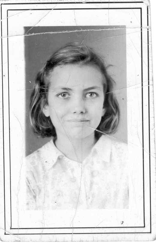 WiregrassArchiv's tweet photo. Marjorie Simons is today's #WHM focus. She was a life-long resident of Dothan who provided these three pictures (plus others) to a community scanning project in 2003. Her elementary school portraits are common only after the mid-20th century. https://t.co/Ma0dDnchXZ
