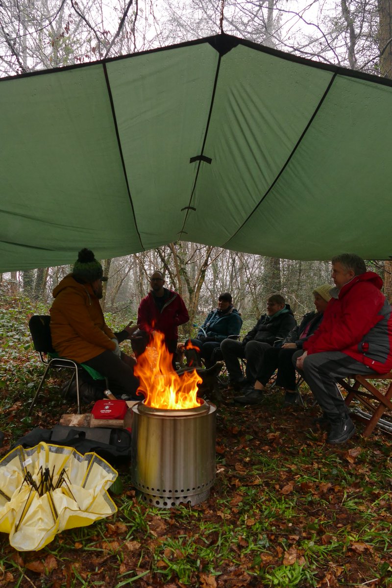 Second use of our @SoloStove in our #WoodlandWellbeing session today in #Bettws. It was raining quite a bit & the heat under the 4x4 @DD_Hammocks tarp was really lovely, helping to dry our clothes. Definitely love the much reduced smoke. @harriet_bleach