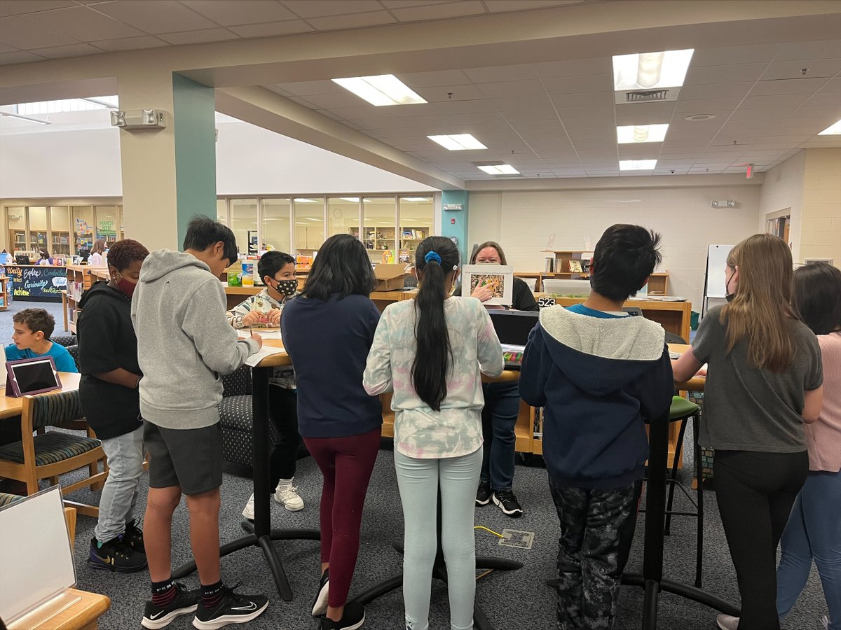 MPMSleopards's tweet photo. Our AMAZING librarians created hands on stations to help our students review the parts, functions, and adaptations of plants. The students had a blast!  @MillsParkMedia #ReviewWork #PlantLife https://t.co/KLwfvHahkk