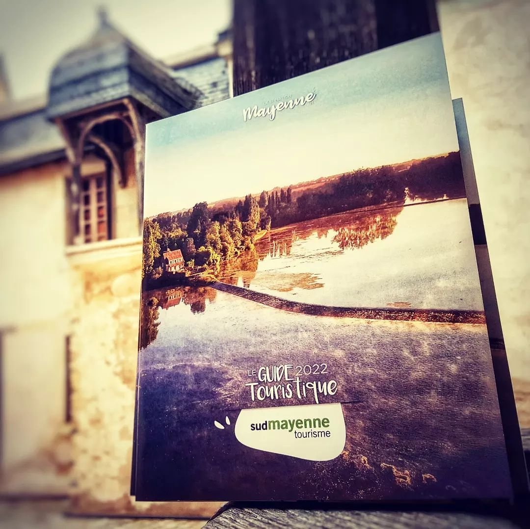 Tout beau, tout chaud ! 

Notre nouveau guide touristique vient de sortir. Déjà disponible à l'office de tourisme de <a href="/chateau_gontier/">Château-Gontier</a> vous le retrouverez prochainement dans les autres offices du département !

cc <a href="/MayenneTourisme/">Destination Mayenne</a>