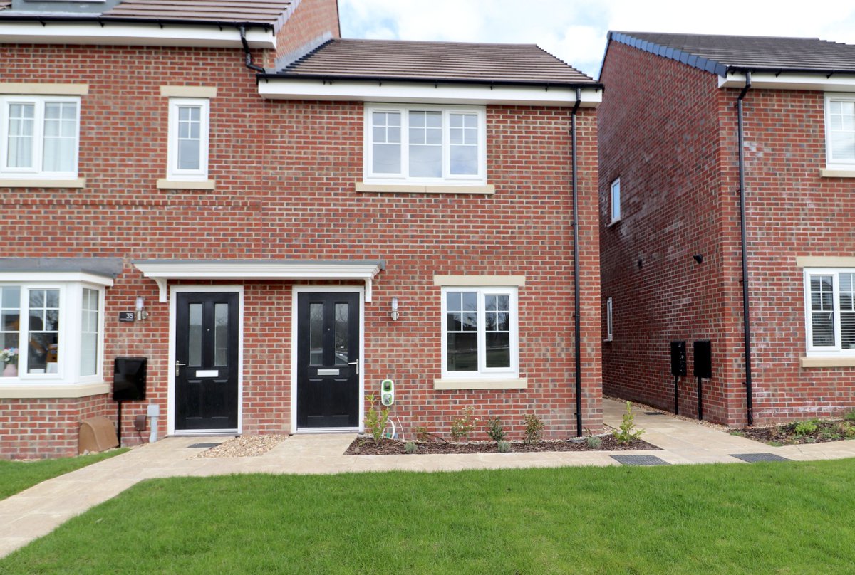 Movuno_HO's tweet photo. π₯New Build π₯
3 Bed, End Terrace on Twine Way, Farington Moss.
This property is ready to make your own, with fantastic views overlooking a lake.
For more information or to arrange a viewing, visit:
https://t.co/bcBJzTSwb9
#ForSale #EndTerrace #NewBuild https://t.co/eEYDP8T1PH