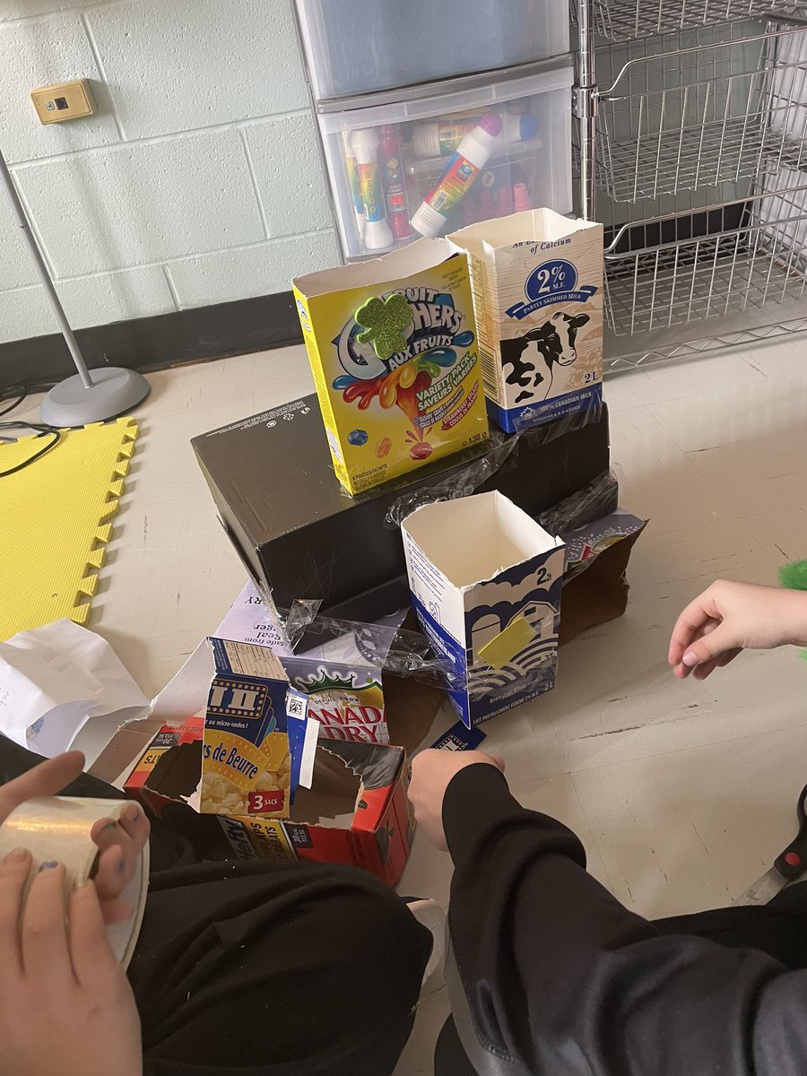 ECKnights's tweet photo. “Ms. Bs grade 3 syduents are setting some traps in hopes of catching that sneaky leprechaun!” 🍀🍀🍀 #makermovement https://t.co/YwlLrXKjAU