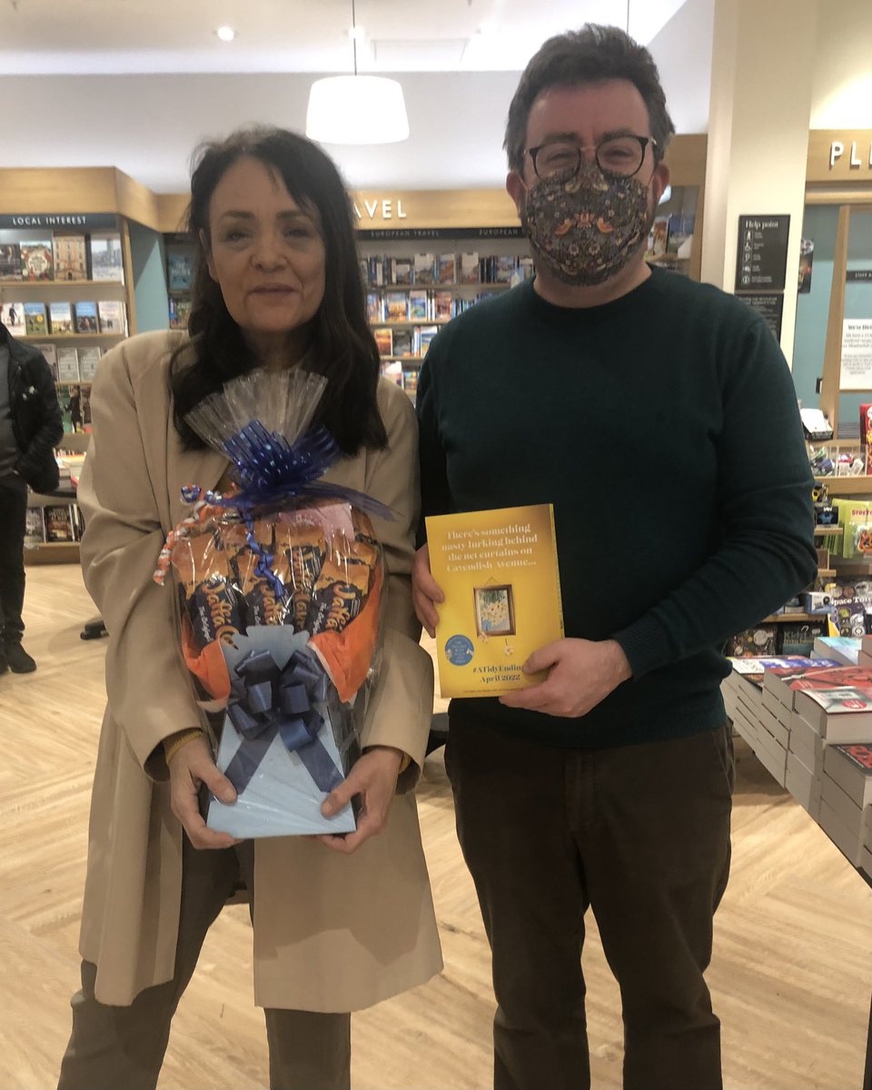 I’m in Yorkshire! 💛 
Thank you Richard and Derek at @WaterstonesMAPL! We hope you enjoy the Jaffas and the book! RT for your chance to win your own signed proof of #ATidyEnding! 
💛#DaffodilDrop💛
