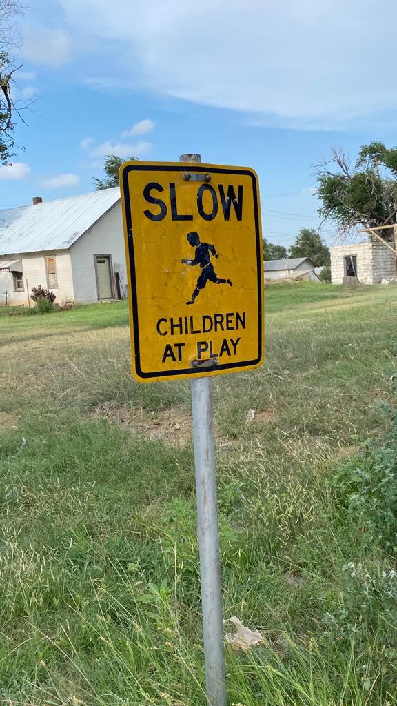 Fedpol24's tweet photo. SLOW - children at play , in Italia ricordo cartelli diversi, con valori opposti.

Ne parlo nell'ultimo blog, vi invito a dare una letta! Sono Argomenti delicati. https://t.co/37xBNJf6h1