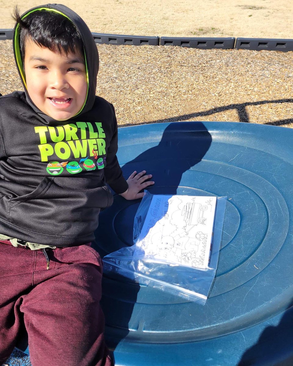 WagonRead's tweet photo. 10 books hidden in Kiwanis Park in Moore this morning! Tag @LittleReadWagon and #look4abook. Thank you to our hiders Avarielle, Jeremiah and Ezekiel! 📚❤️ #hidingbooks #findingbooks #communitythroughbooks https://t.co/2rsidrVduS