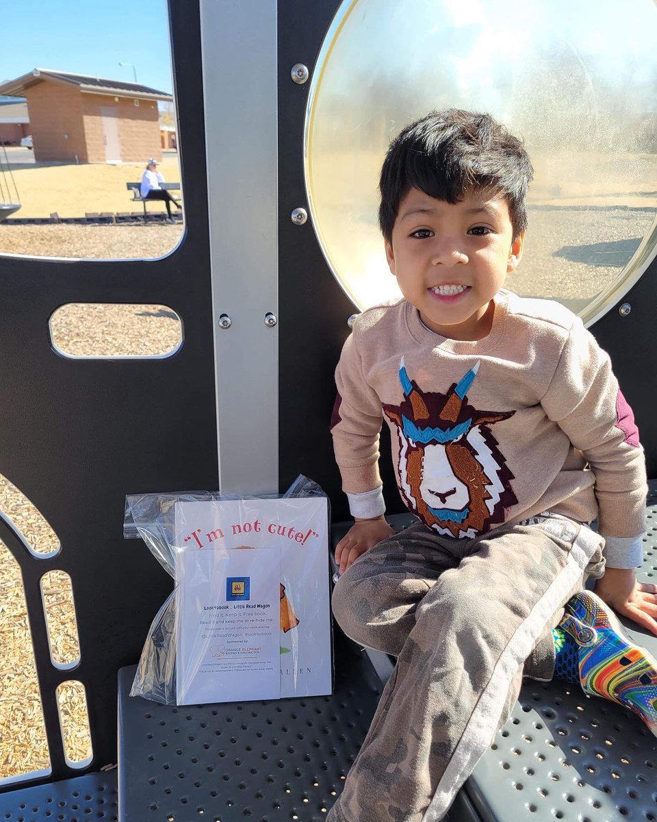 WagonRead's tweet photo. 10 books hidden in Kiwanis Park in Moore this morning! Tag @LittleReadWagon and #look4abook. Thank you to our hiders Avarielle, Jeremiah and Ezekiel! 📚❤️ #hidingbooks #findingbooks #communitythroughbooks https://t.co/2rsidrVduS