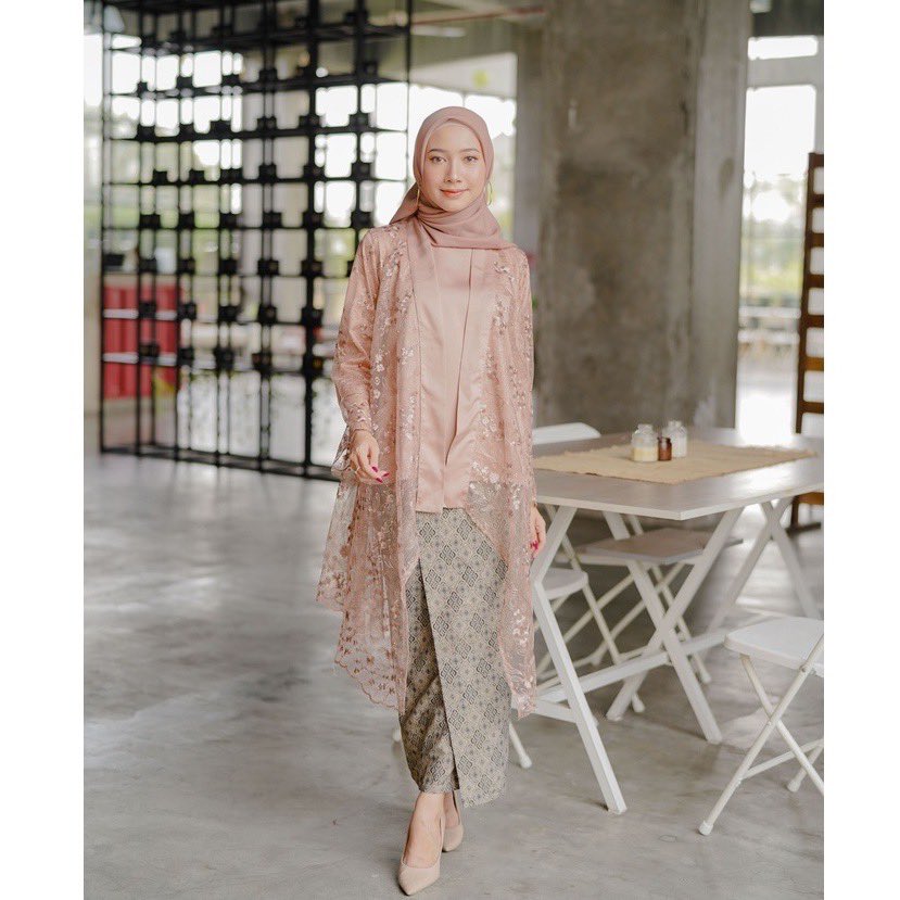 AThreadRacun's tweet photo. 👚 Rekomendasi Baju Buat Wisuda, Lamaran atau Kondangan 👚

🔗: https://t.co/zAApum59dw

- A Thread - https://t.co/iHU0E6f6kB