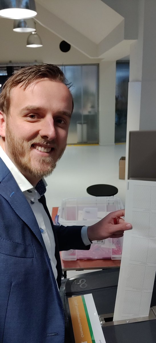 KoenvanHaeften's tweet photo. Mijn stem gaat naar @klokkenburg, zodat ze nog 4 jaar keihard kan knokken om #samenrechttedoen namens de @CUSGPDenHaag, zoals ze al jaren met volle overgave doet! https://t.co/41ddMyhcuh