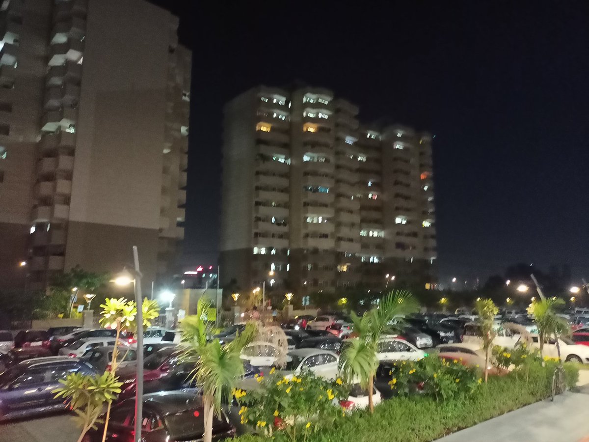 imshalinee's tweet photo. @R25_Speaks @dtcphry @DC_Gurugram @TrafficGGM @cmohry @Dchautala @mlkhattar @MeraGurgaon Terrible traffic due to cars parked on the road by pyramid society sector 70 A @TrafficGGM @dtcphry @cmohry @TOIGurgaon @JantaKaReporter https://t.co/aJToQz0w5Q