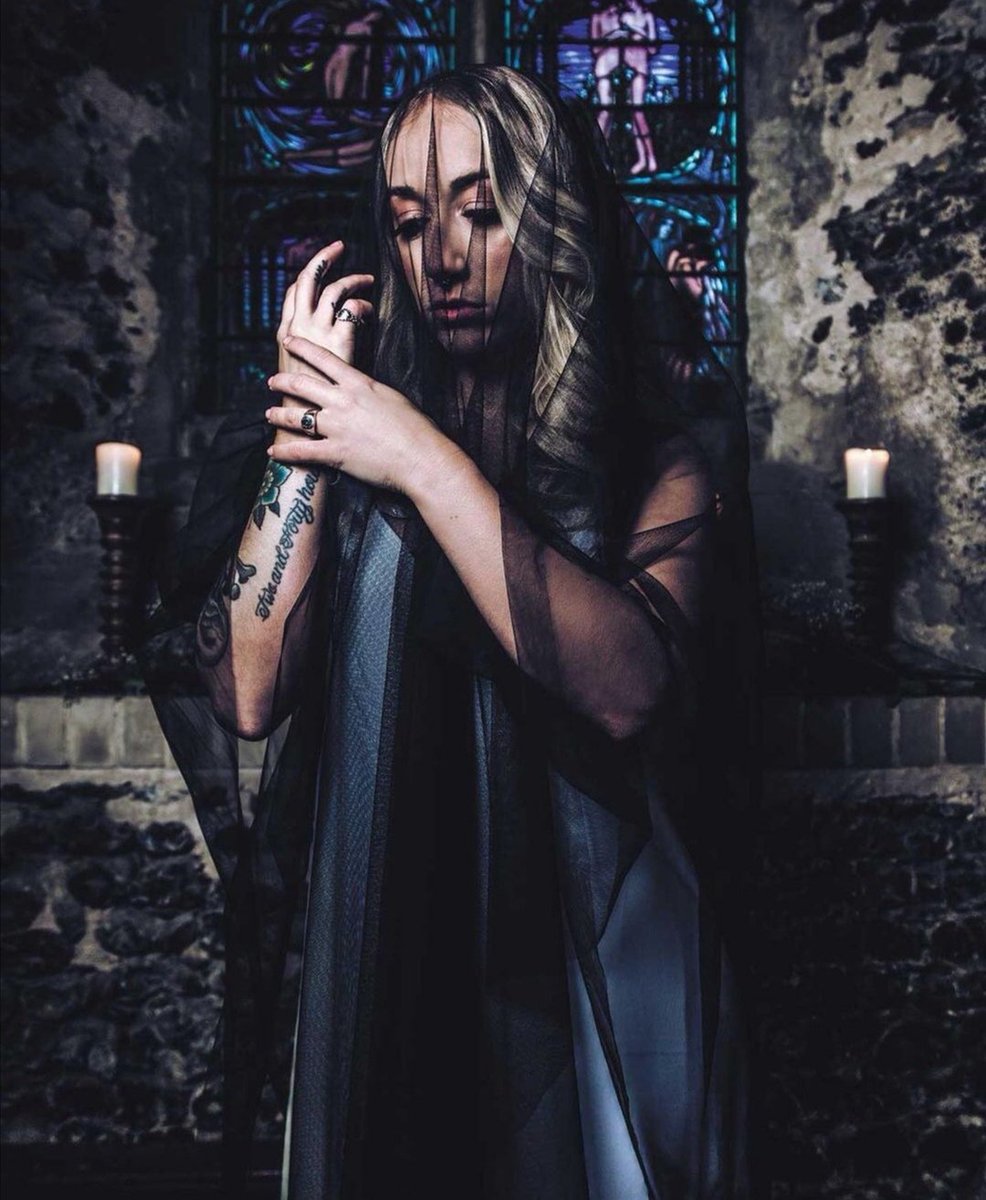 SashaJadeMoon's tweet photo. Makeup by me featured in @CeneMagazine 🔮🖤🙌🏻
#makeup #makeupartist #mua #hmua #editorial #witchy #tarot #margate https://t.co/HGTHrkWS0u