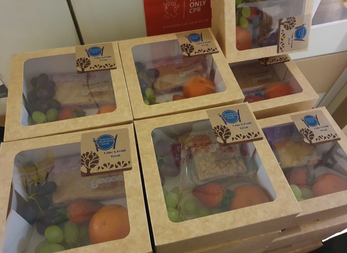 Nutrition and Hydration week at The Royal Oldham Hospital 🍽
Thank you for these lovely snack boxes supplied by the canteen from all the staff and patients on Ward F8/CCU. ❤️
<a href="/NCAlliance_NHS/">Northern Care Alliance NHS Foundation Trust (NCA)</a> <a href="/OldhamCO_NHS/">Oldham Care Organisation</a>