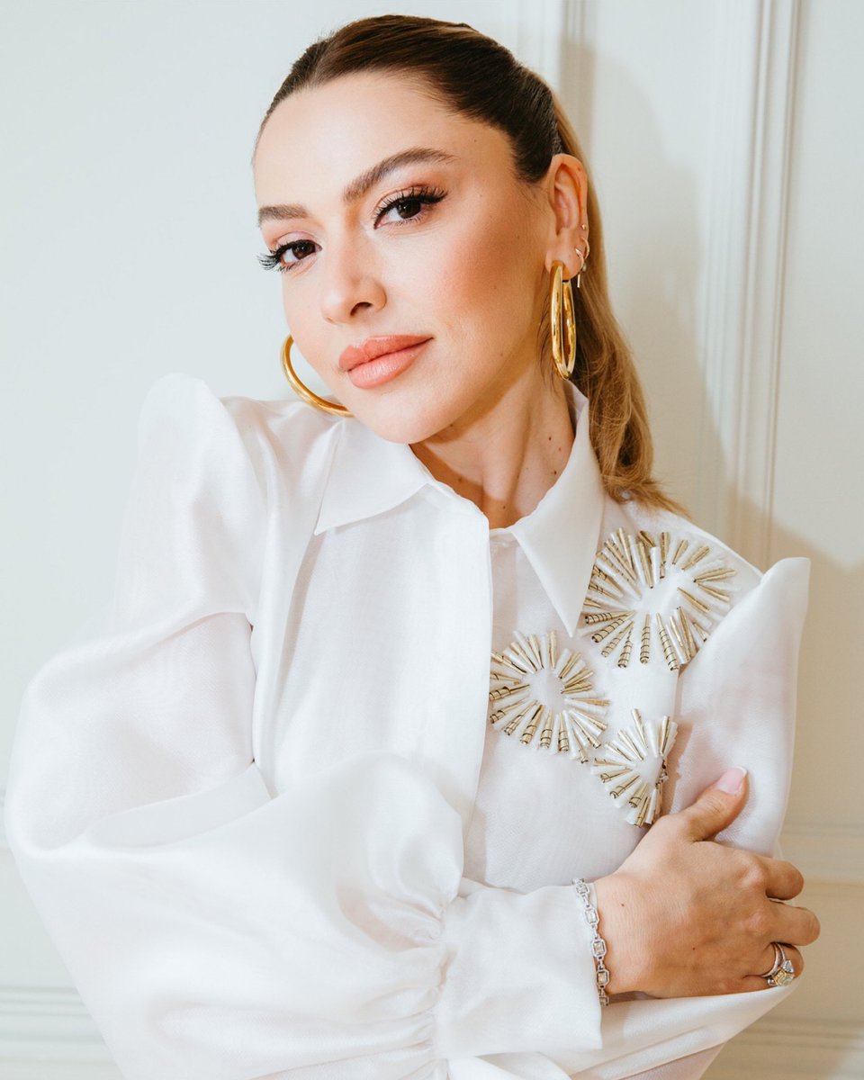 Hadise Acikgoz Hadise Acikgoz