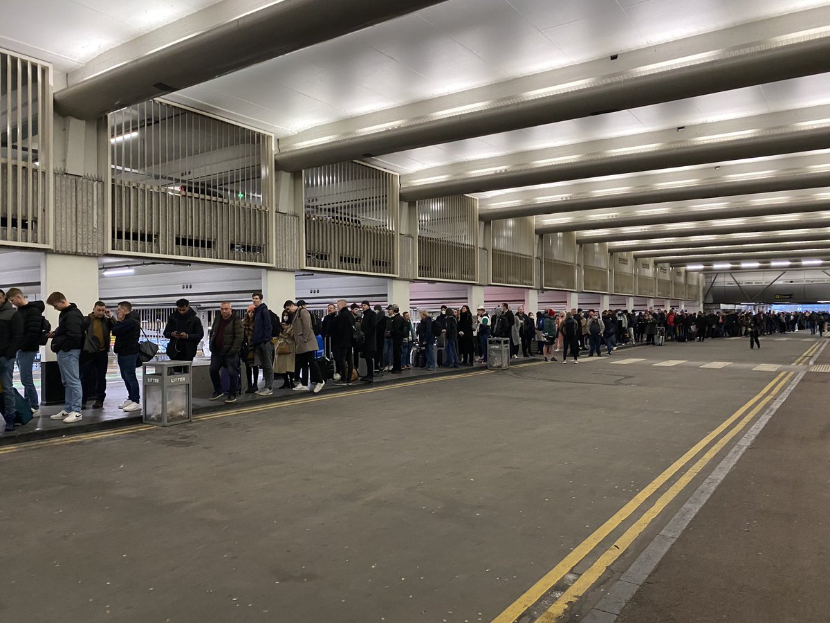 AndyMitten's tweet photo. Huge queues once again at @manairport This is for security at T1. It snakes for 200 metres outside the terminal. https://t.co/nUVvyGiPYH