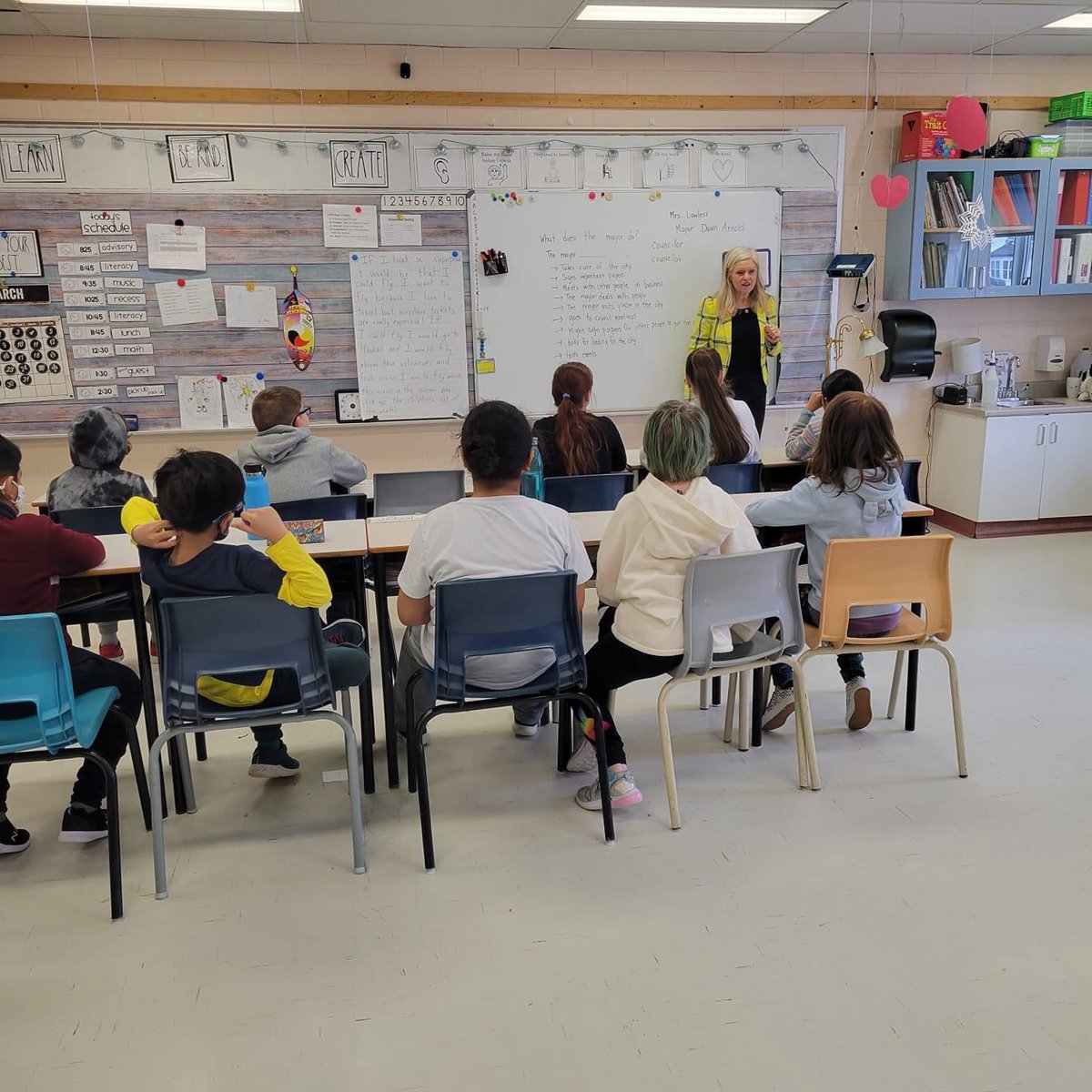 ECKnights's tweet photo. Mrs. Allen's grade 4 class had a visit from Mayor Dawn Arnold this afternoon to share their ideas to improve our community #futureleaders @Dawn_Moncton https://t.co/NjJHihB60T