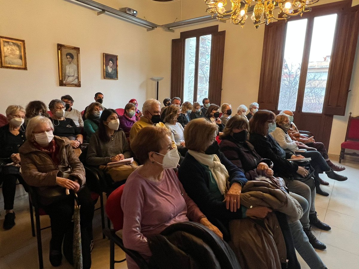 joan_r_riera's tweet photo. #reconectem "el ser humano, para ser humano, necesita de otros humanos". M'he agafat a aquesta cita de Pastor Vico, per demanar complicitat a les entitats per poder fer front plegats a la lluita contra la soledat no desitjada. @BCN_LesCorts https://t.co/gUABzIb3m9
