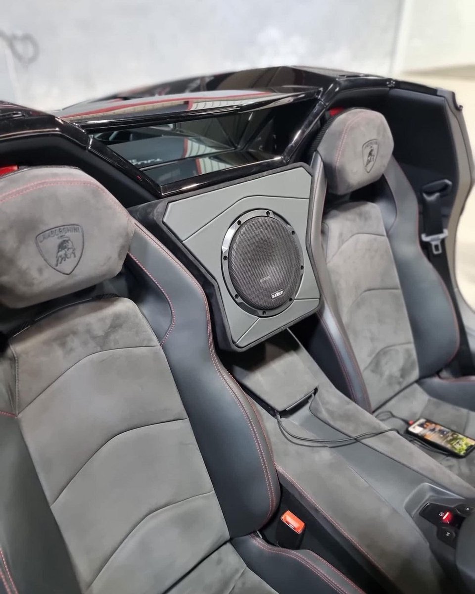 🔥@cambridgecaraudio Custom sub box housing an Audison Prima 8’’🎵 sub in a Lamborghini Aventador 🏁

#AudisonPrima #Subwooferbox #subwooferenclosure #aventador #caraudiofab