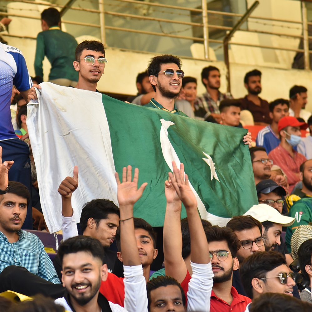 TheRealPCB's tweet photo. Karachi fans! 😃
Thank you for being an electric crowd, for hosting Test cricket at NSK and becoming part of this historic tour with us.

#BoysReadyHain l #PAKvAUS https://t.co/ui0PPEhy4c