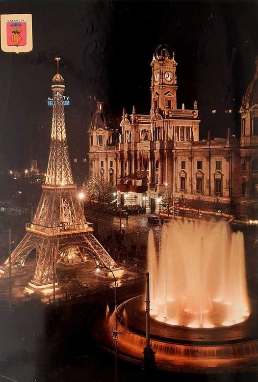 PassejantV's tweet photo. València en falles, any 1966. Falla municipal, la torre Eiffel. https://t.co/oAJIWAoE98