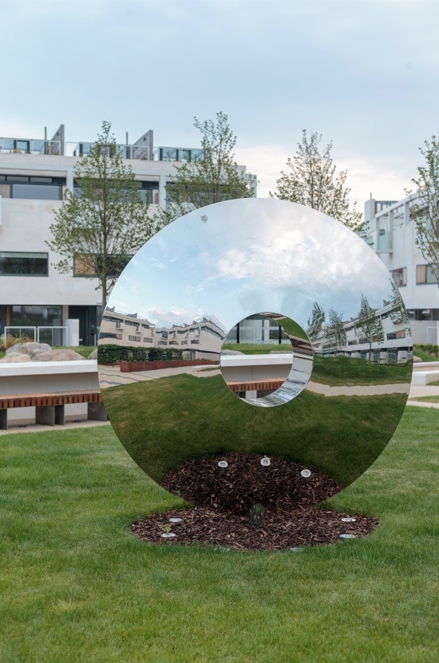 davidharber's tweet photo. Have you visited Gabriel Square in St Albans? As well as our Armillary Sphere and a bespoke Wall Feature, our Torus sculpture radiates against a backdrop of evergreens and open lawns.
#DavidHarber #TorusSculpture https://t.co/TTaxjCBsSo