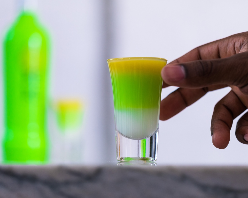 KeKeCocktails's tweet photo. KeKe Irish Flag⁠ 🇮🇪🍀

Mix equal parts 360 pineapple flavored vodka and coconut puree and pour into shot glass to complete the first layer. Next, slowly layer in (over the back of a spoon) Keke Key Lime Pie Liqueur.  End with a top splash of orange juice.

#StPatricksDay #Shots https://t.co/olUBe3rqSB