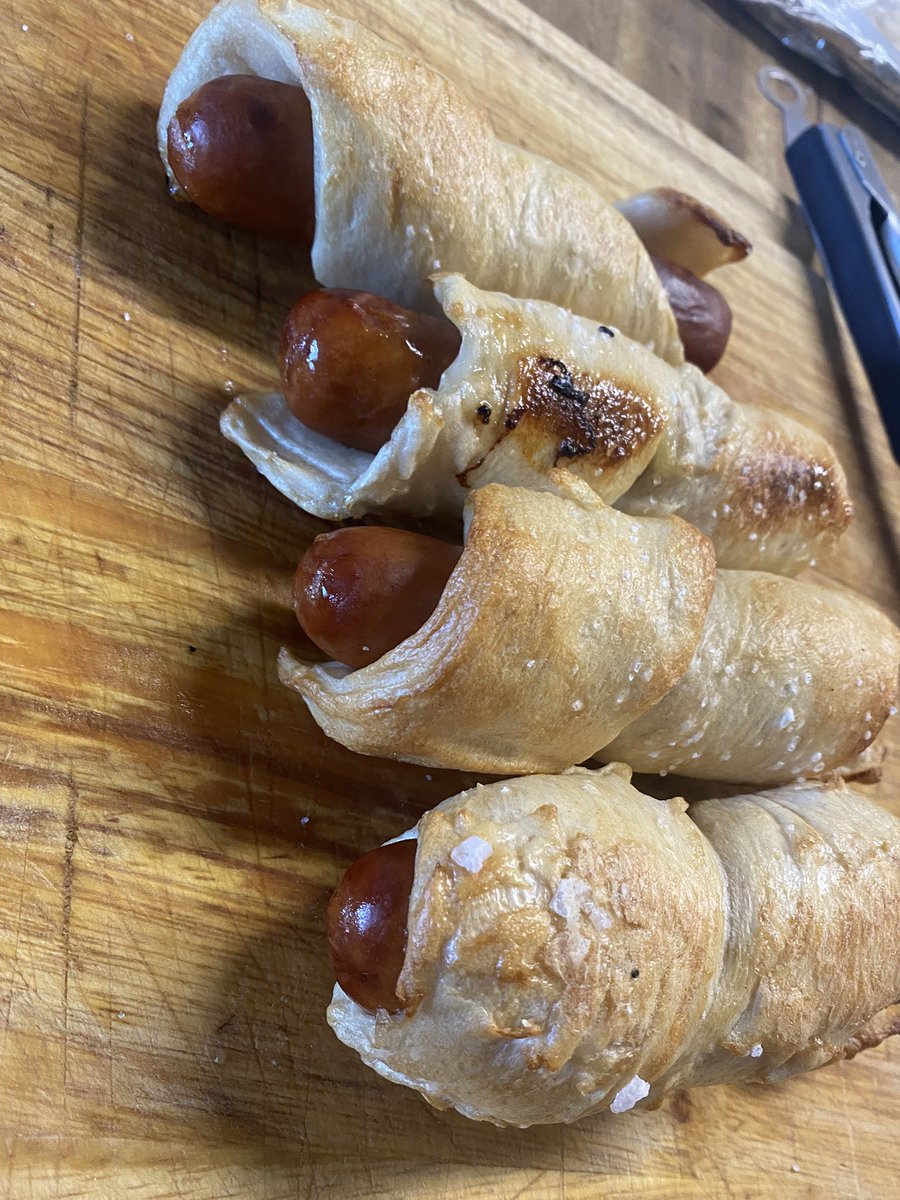 zackmonday's tweet photo. And these incredible #bageldogs #homemade #twittersupperclub https://t.co/PmQqFWTkb0